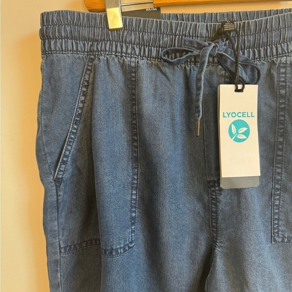 Silver Jeans Co. Livia Relaxed Fit Chambray Shorts - Size M - Picture 3 of 6